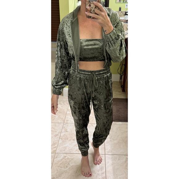 Boutique Pants - Boutique 3 piece set med green crush velour jogger tube top zip jacket $79 NWOT